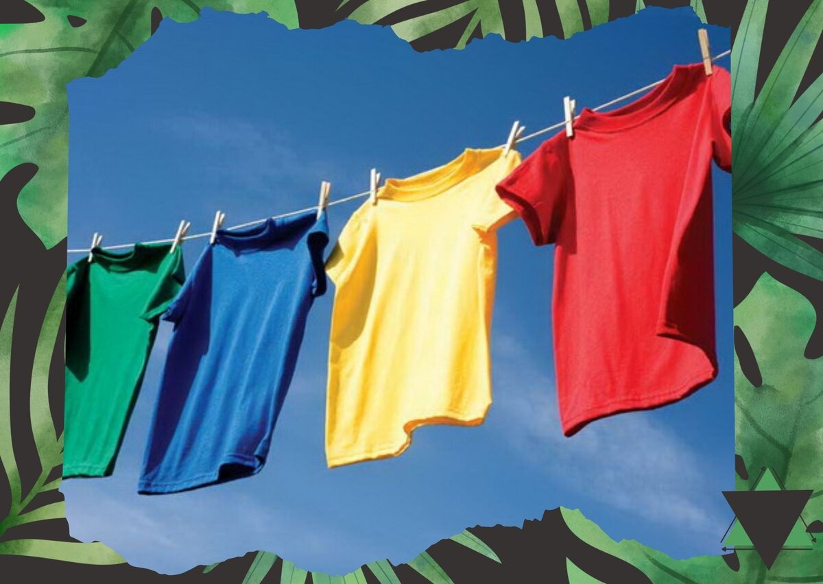 Примерно так лучше сушить футболки, если нет плечиков.