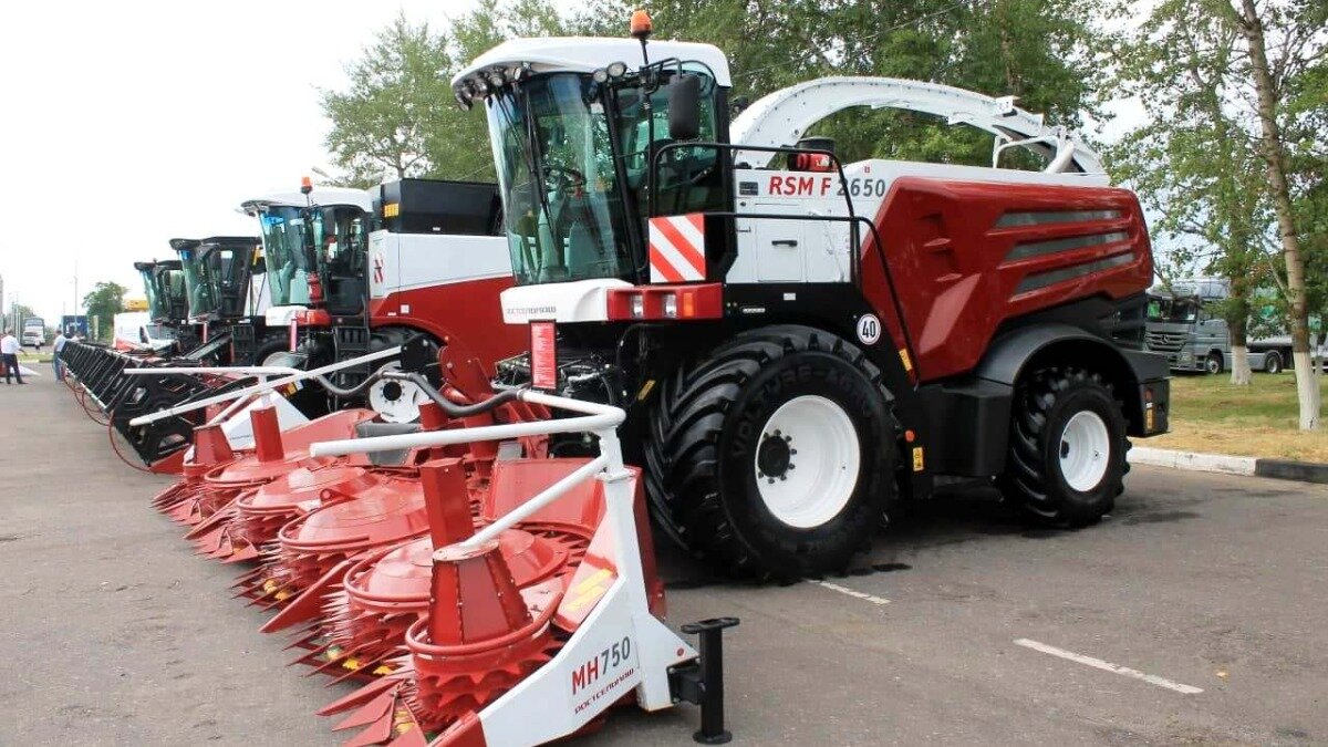 Демонстрационный показ широкой линейки сельхозтехники Ростсельмаш в рамках выставки «Курская Коренская ярмарка-2021» 