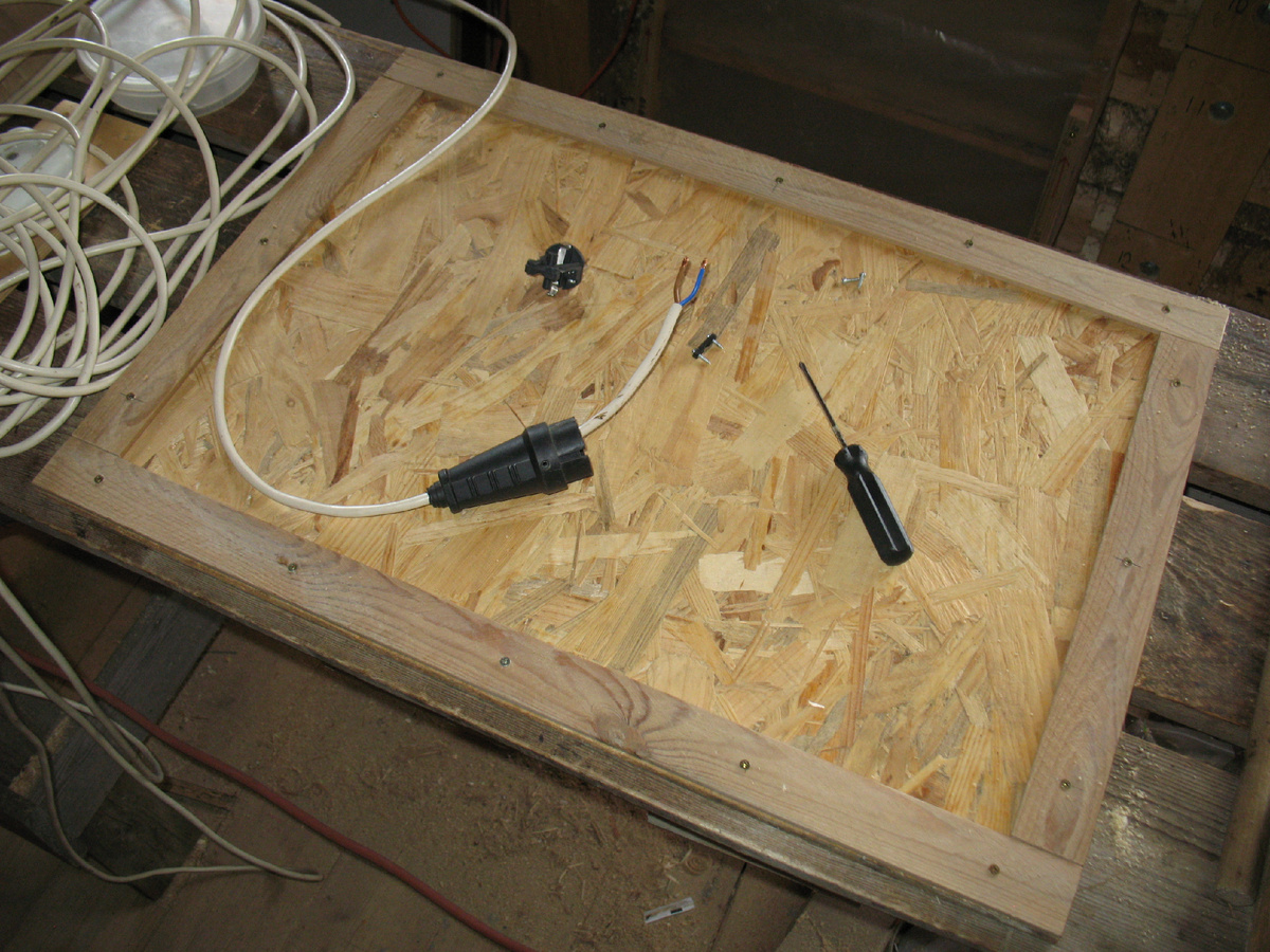 Рабочее место с бортиками