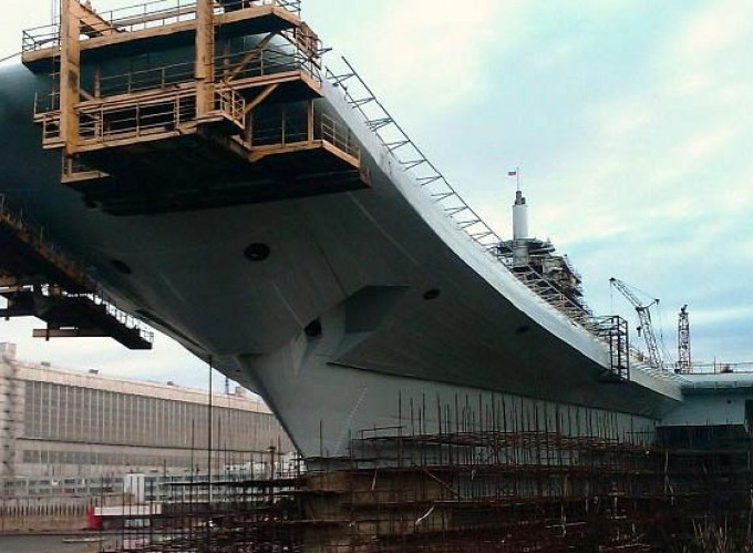 Тяжелый авианесущий крейсер на верфи Черноморского судостроительного завода. Фото из открытых источников.