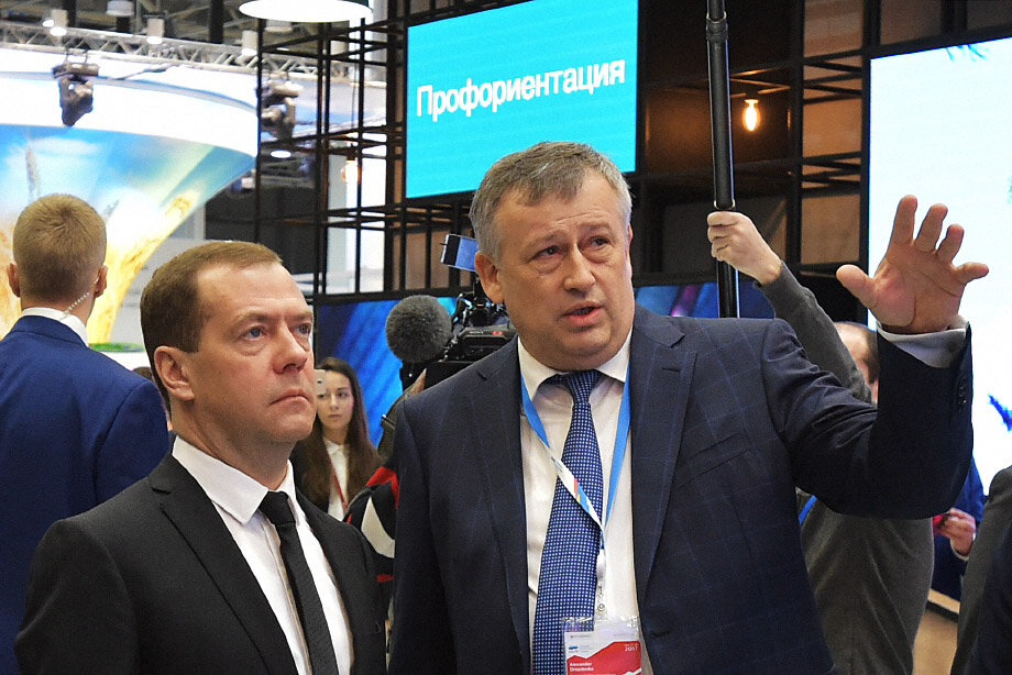 Дмитрий Медведев (на фото слева) предложил кандидатуру Александра Дрозденко (на фото справа) на пост губернатора Ленинградской области в 2012 году. Фото: Александр Астафьев/ТАСС