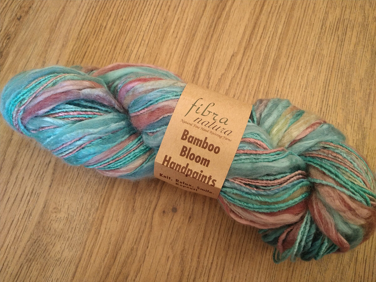 Пряжа продаётся в таких красивых пасмах