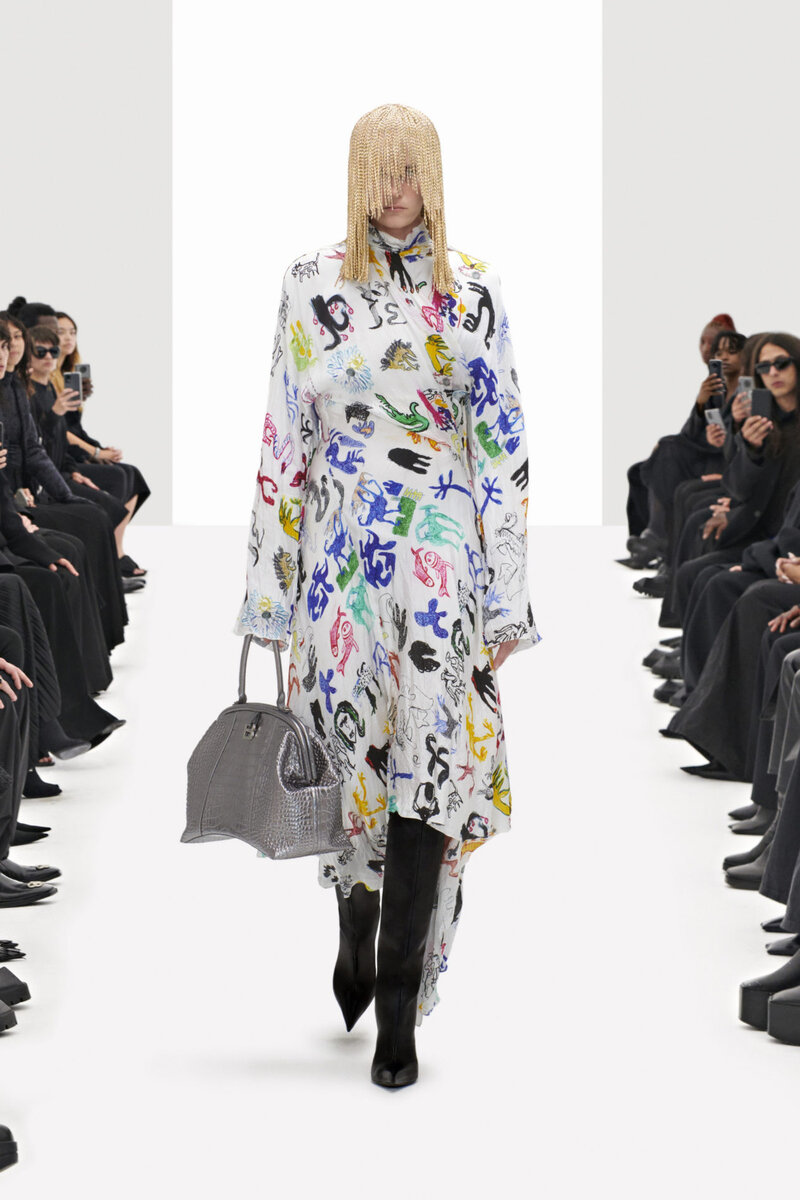 Источник: www.vogue.ru/collection/spring_summer2022/ready-to-wear/paris/Balenciaga/