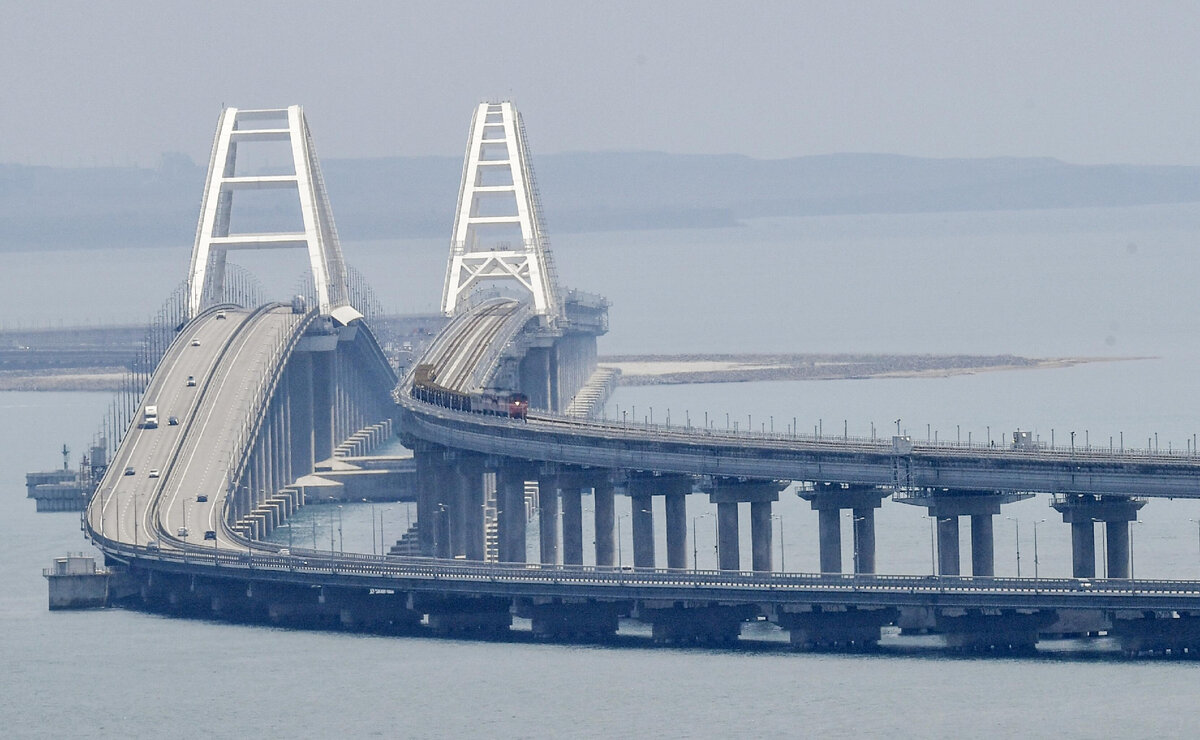 Запуск движения грузовых поездов по Крымскому мосту / © РИА Новости / Константин Михальчевский
