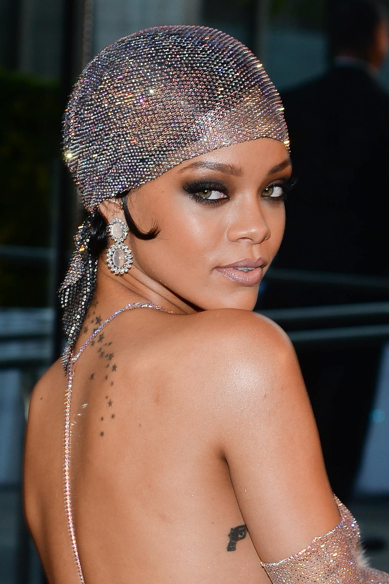 РИАННА - 33 ГОДА