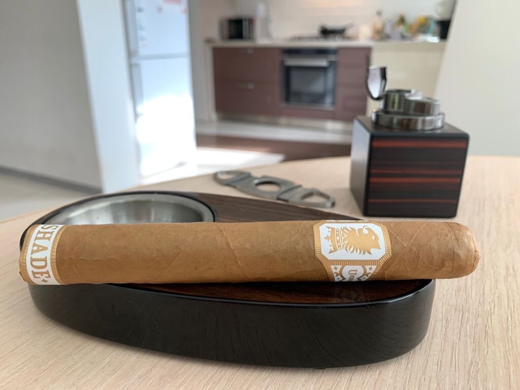 Liga Undercrown Connecticut Shade Toro Especial - сигара красивая и эффектная 