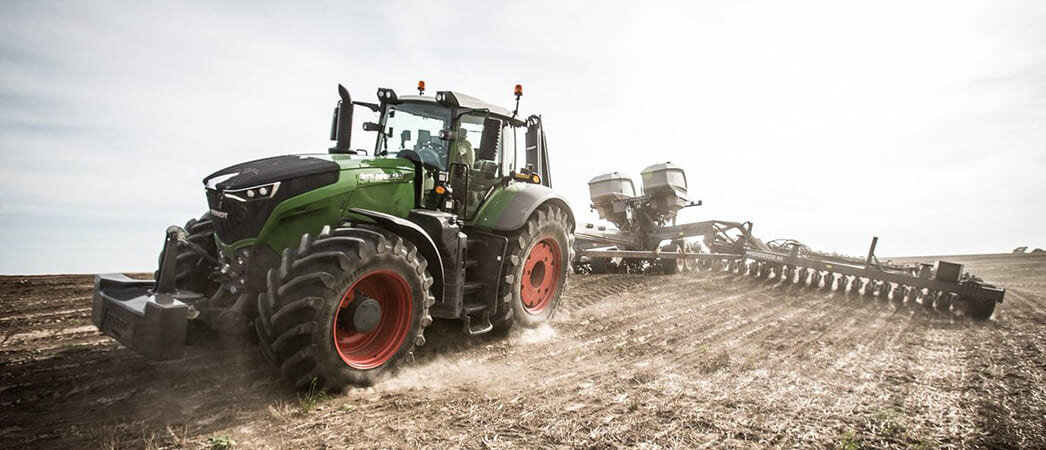 Трактор Fendt в работе 