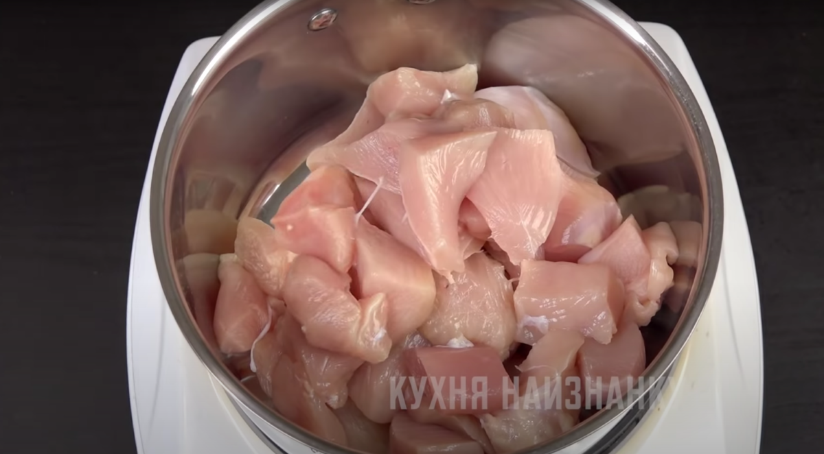 Вкусный гуляш из курицы: рецепт - Лайфхакер