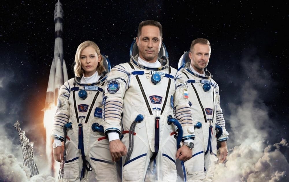 Космос главные люди. Космические костюмы будущего. Величие космоса. Космическая станция. Открытие космоса.