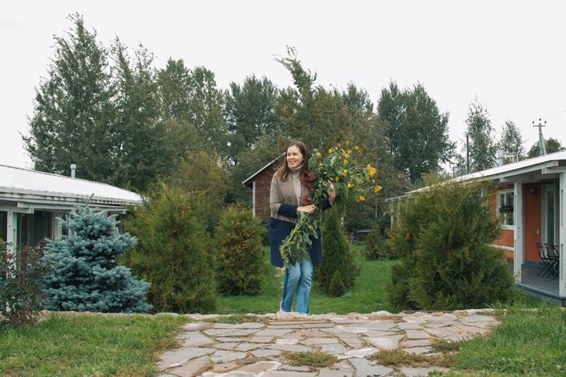 Первые Дачи, разделенные аллеей туй