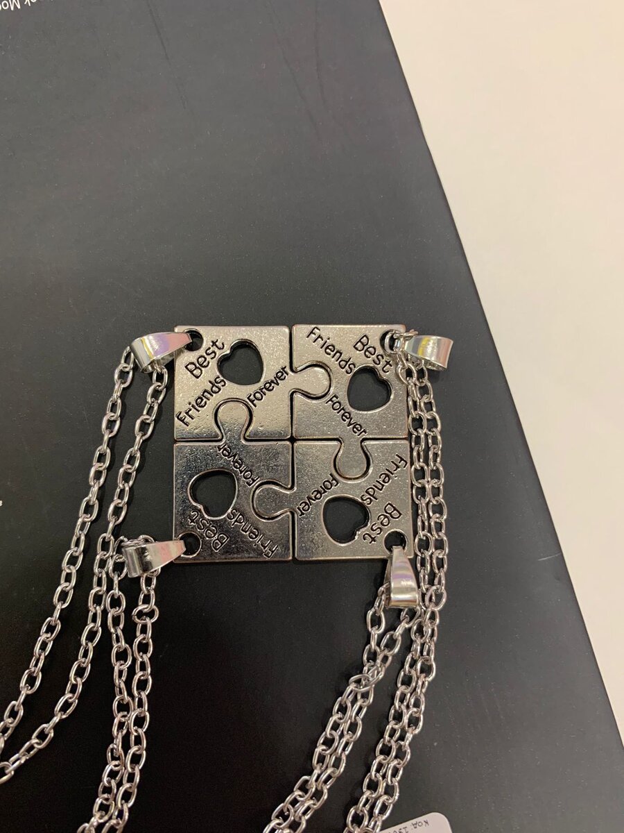 Кулоны дружбы для меня, Вики, Лены и Ульяны