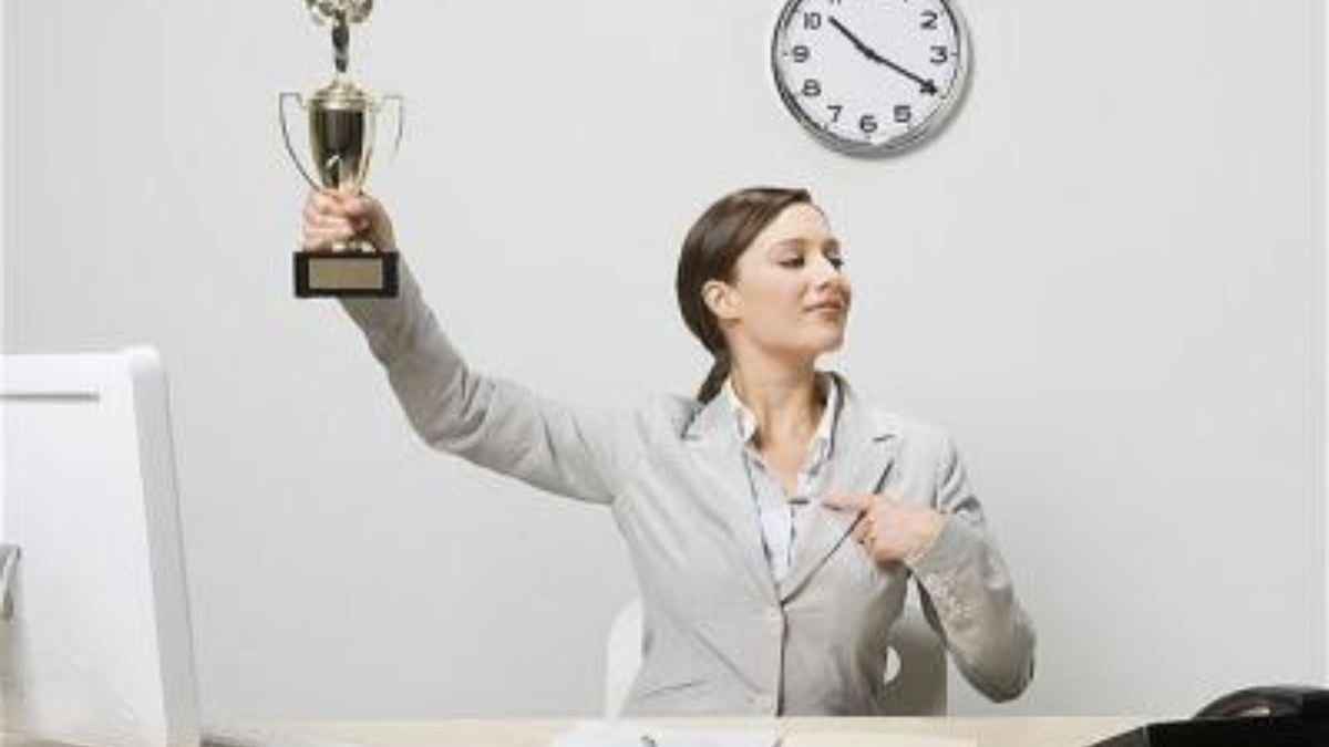 Сама, под чутким руководством своих коллег и преподавателей