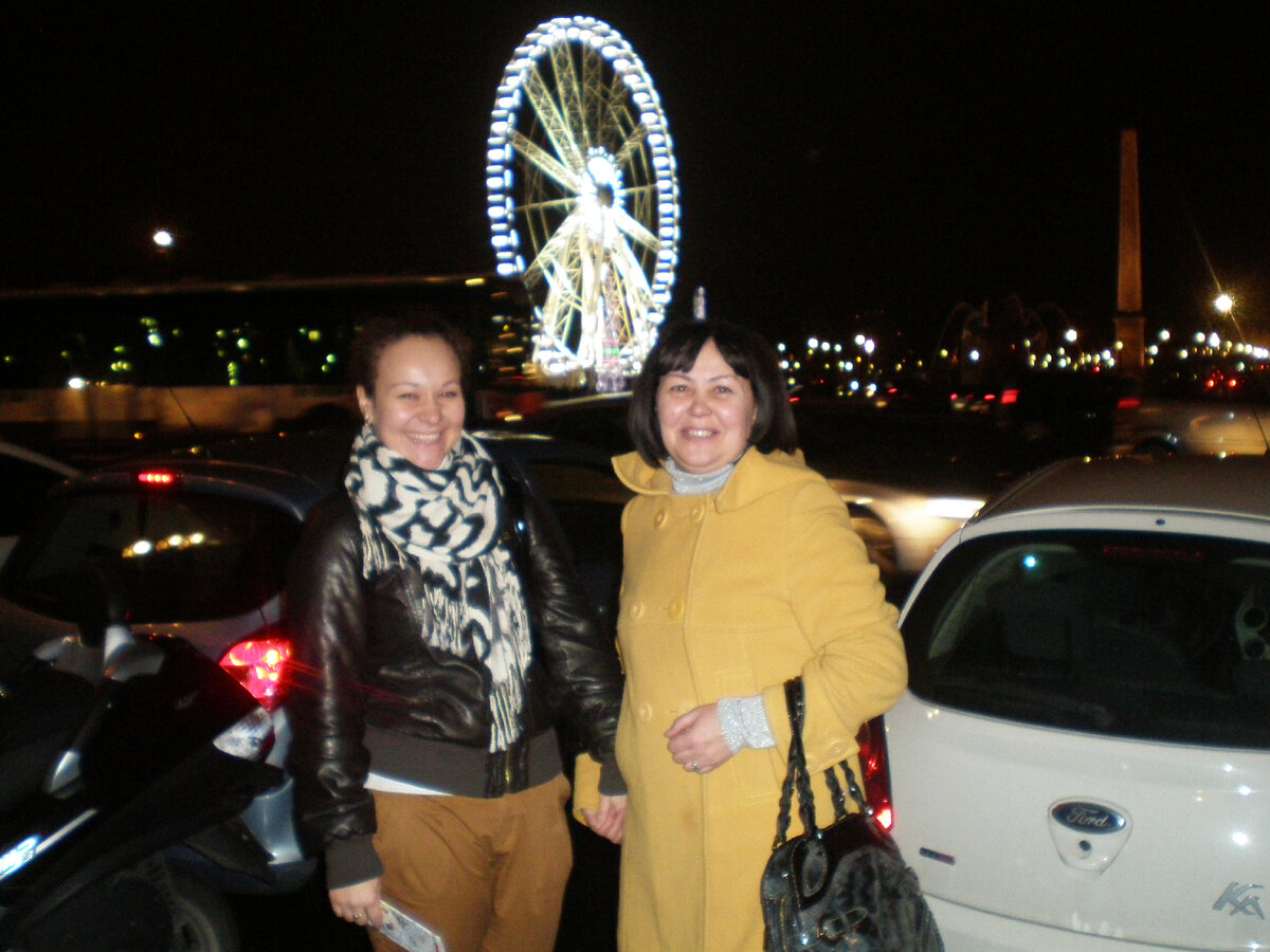 Радостные моменты семейной поездки в Париж.