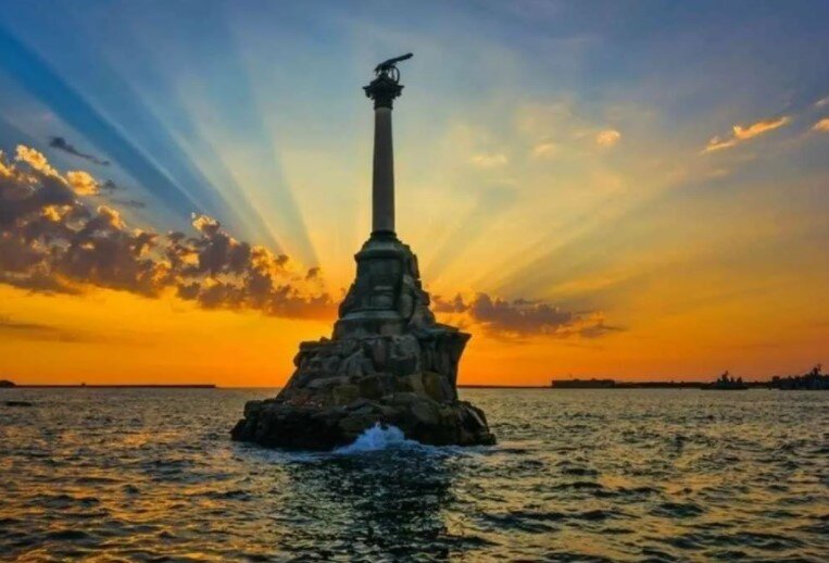 Севастополь: памятник затопленным кораблям