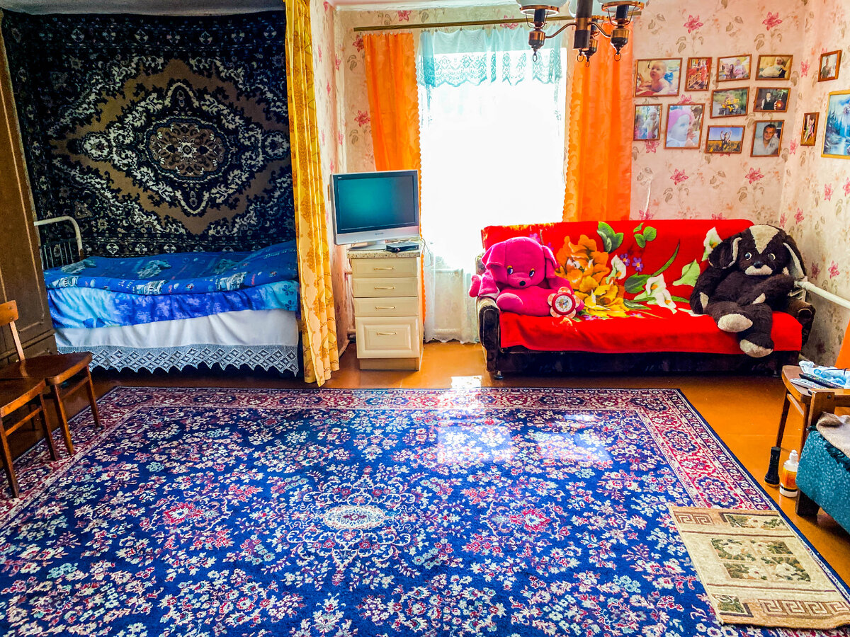 Путешествуя по Рязанской области, заехали мы в одну глухую деревеньку и там встретили местную жительницу - бабульку.-11