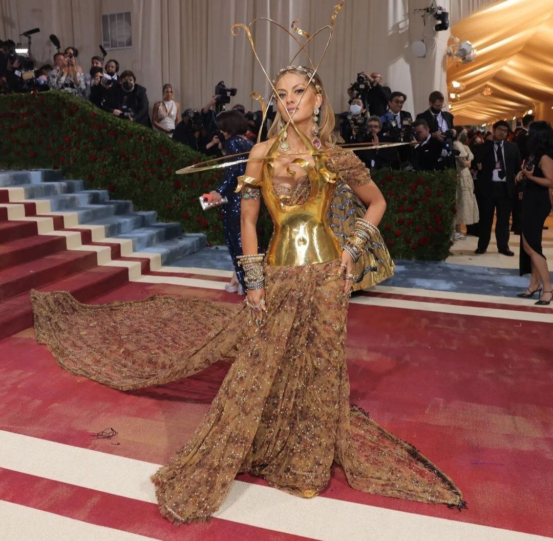 довольно необычно)