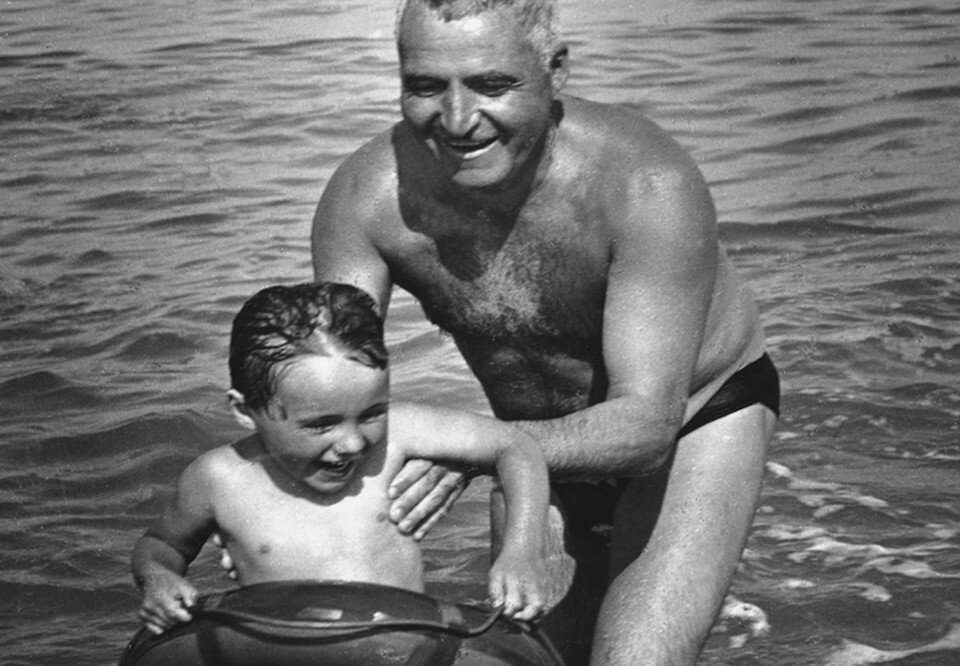     Через два с половиной десятилетия после войны на Черном море. Фото музея им. Островского.