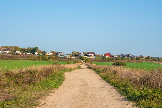 Пустая проселочная дорога, иллюстративное фото из открытых источников