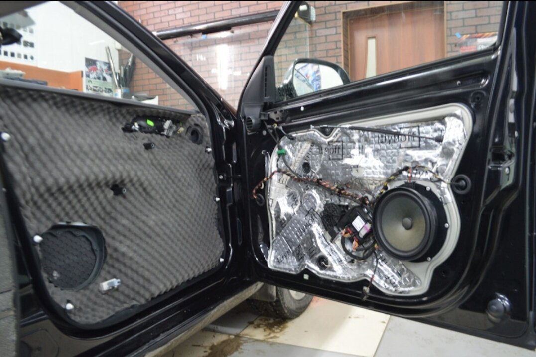 Шумоизоляция для дверных карт и пример использования