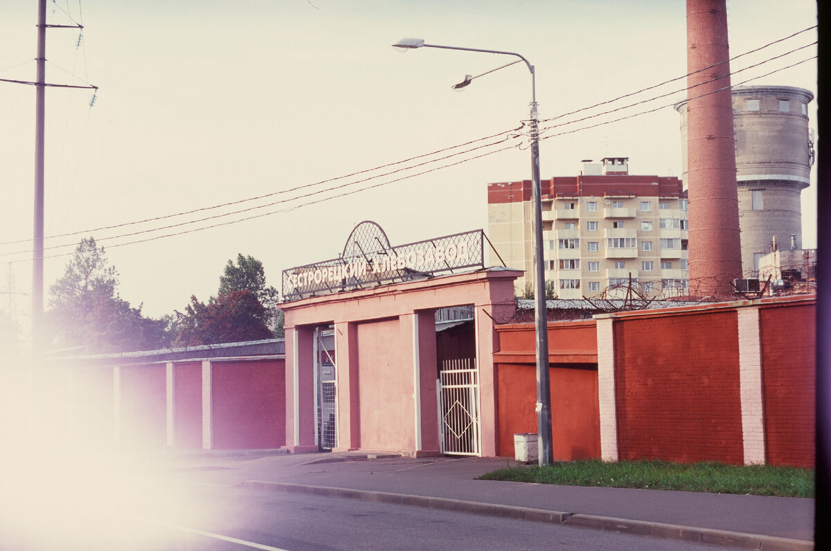 Fujifilm Velvia 100. Зенит ЕТ с неисправным экспонометром. Гелиос 44м-4.