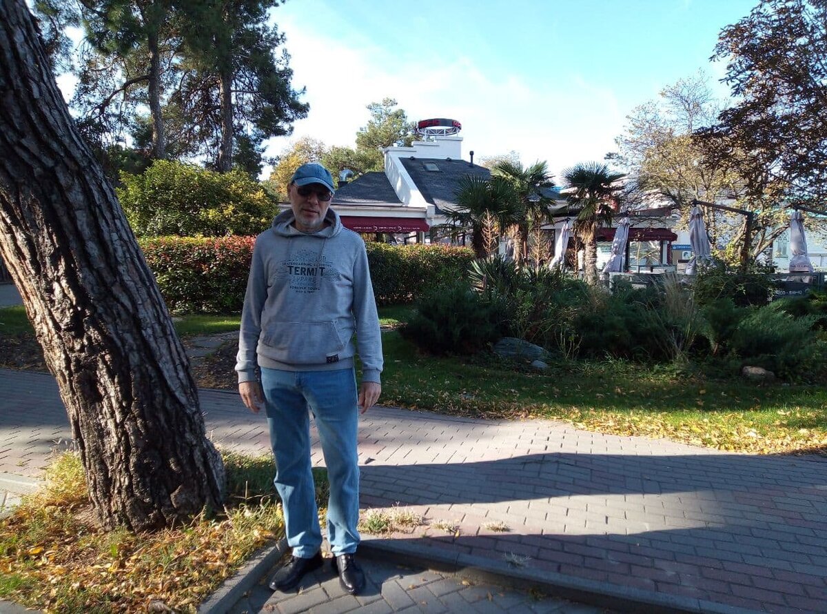 Михаил Лекс, автор рассказа, канала «Как стать счастливым?» и первого комментария