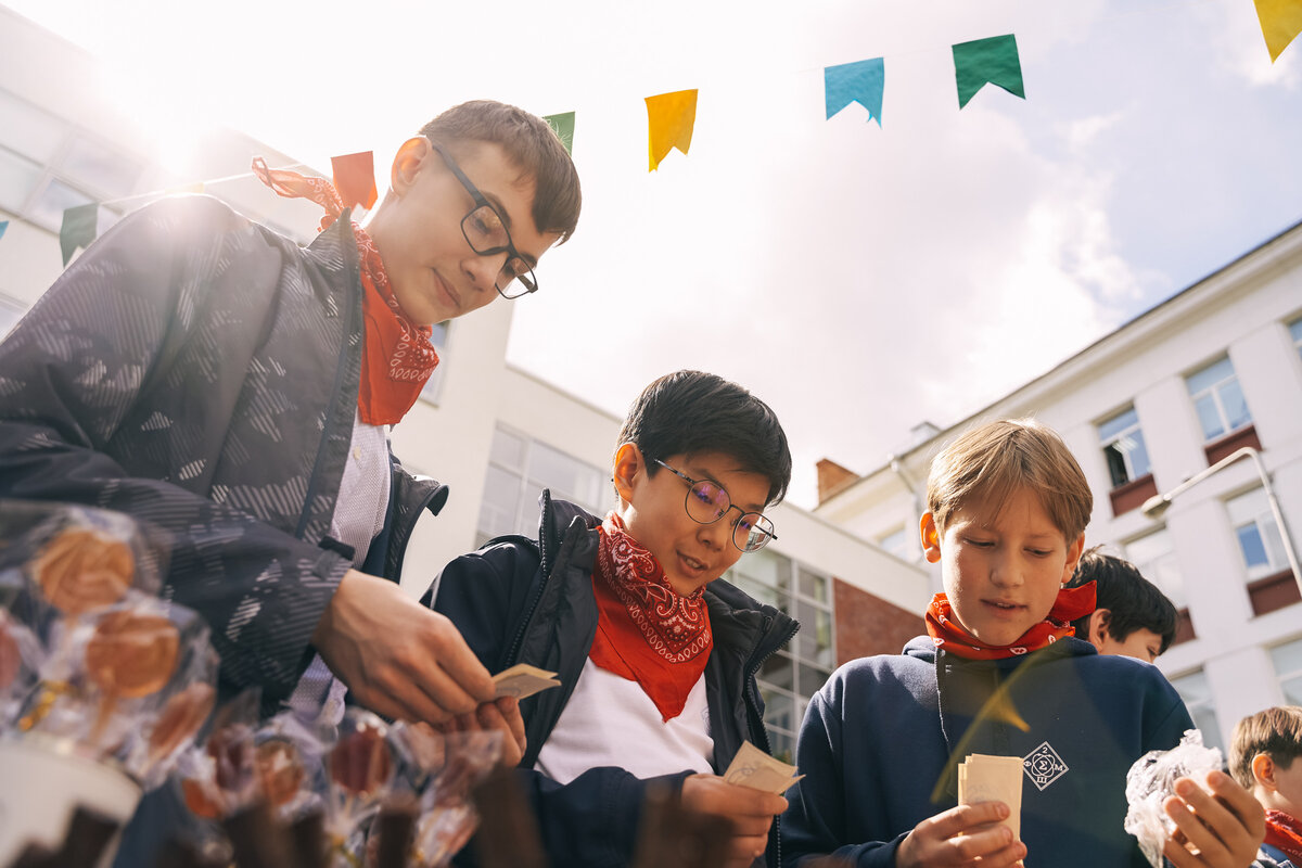 Ярмарка в московском лицее «Вторая школа» 