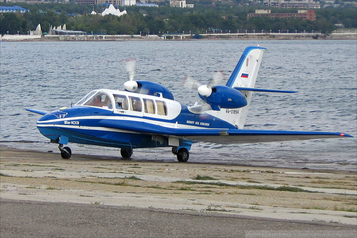 Бе-103 на Гидроавиасалоне-2006 в Геленджике.