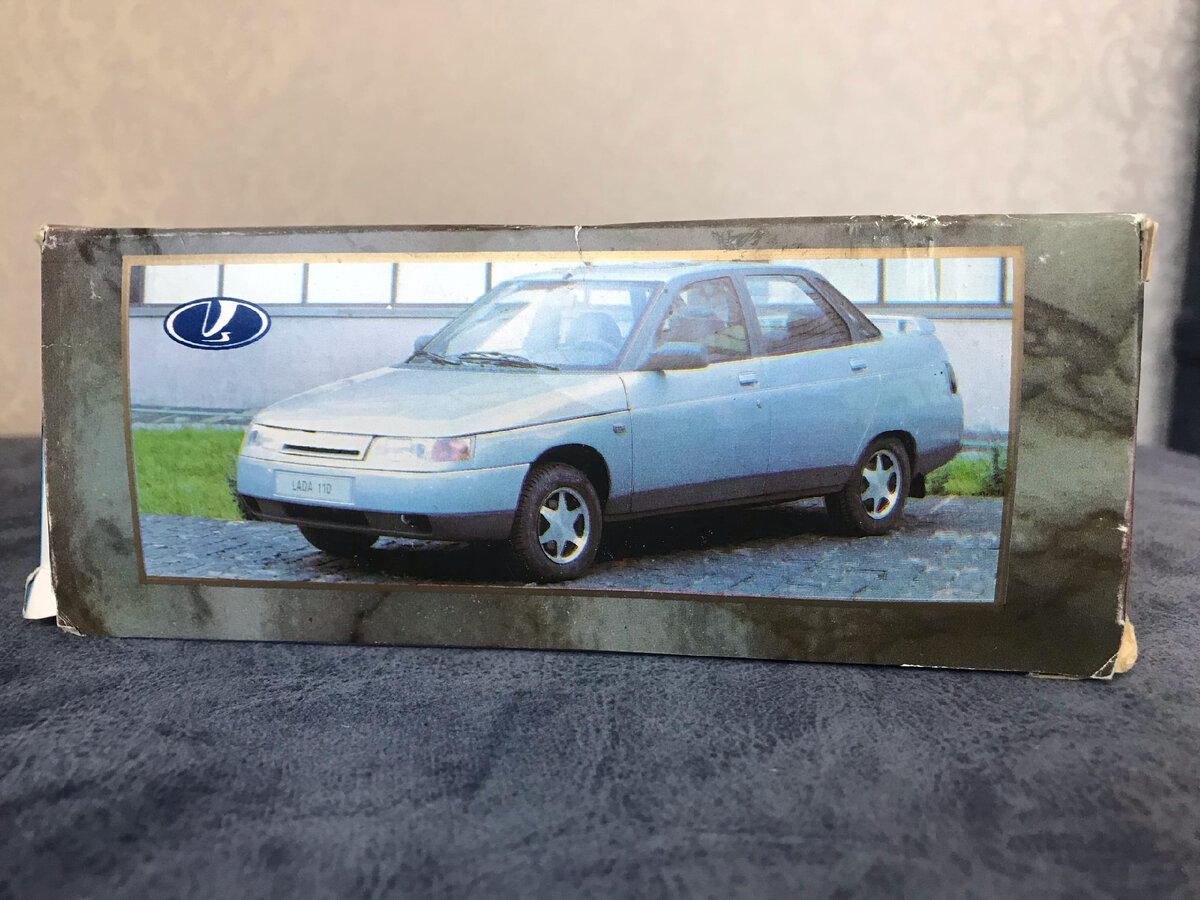 И тут 99 не повезло со своей индивидуальной коробкой, так как на фото предсерийная 10-ка, куда изначально предназначались 10, а 99 стали докучи класть в такие же коробки. 