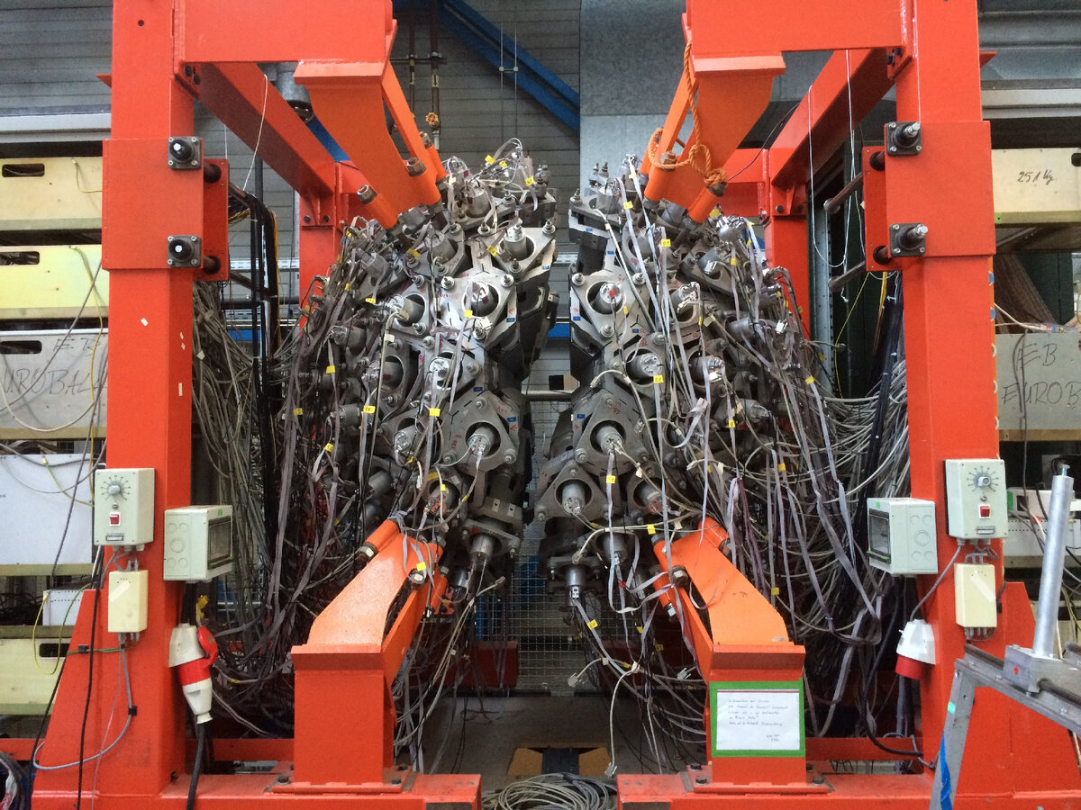 Какие счета могут корреспондировать между собой и на какой именно записывать суммы и фиксировать операции- знает только бухгалтер :))