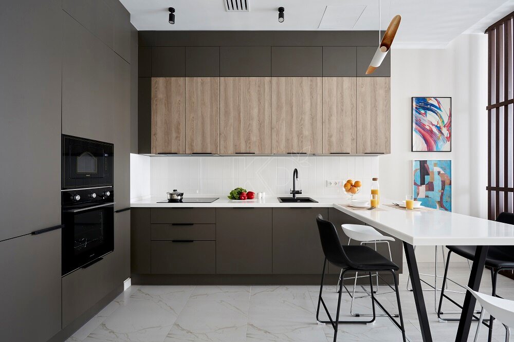 Кухня с барной стойкой для квартиры-студии