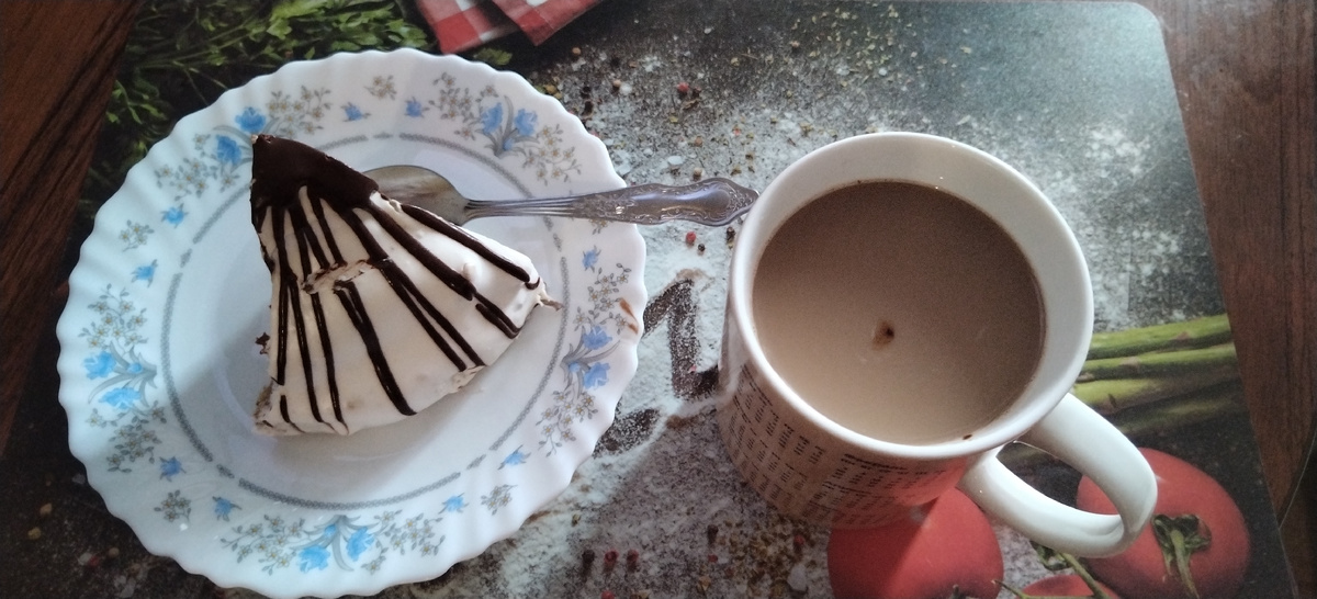 Ели торт на завтрак