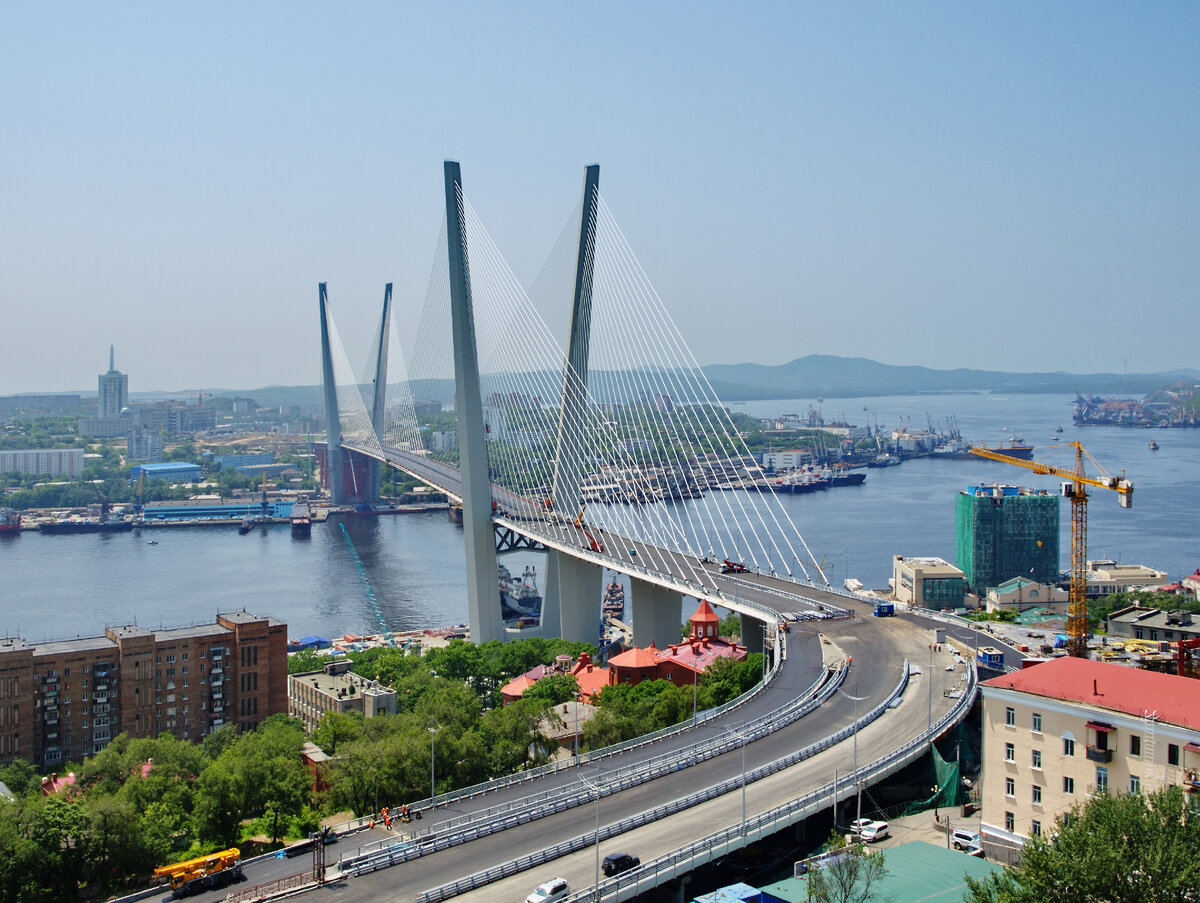 «Русский мост» – вантовый мост на остров Русский. Владивосток. Россия