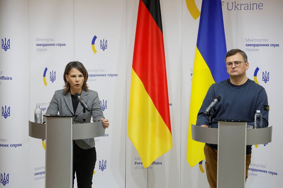     Анналена Бербок и Дмитрий Кулеба  REUTERS