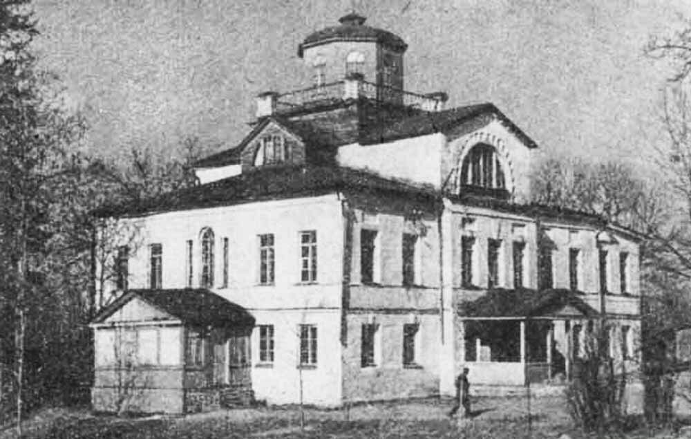 Здание усадьбы Лопухинка в одноимённой деревне. Фото из открытых источников