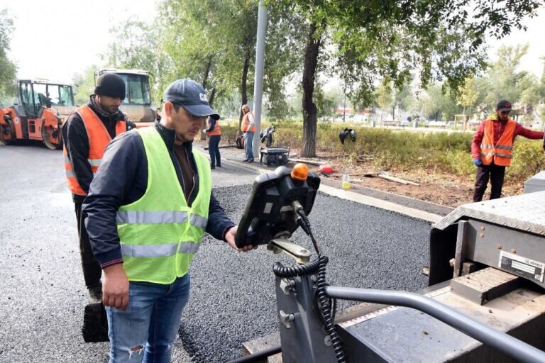    В Оренбуржье в 2022 году приведут в нормативное состояние почти 300 км автодорожной сети Андрей Севостьянов