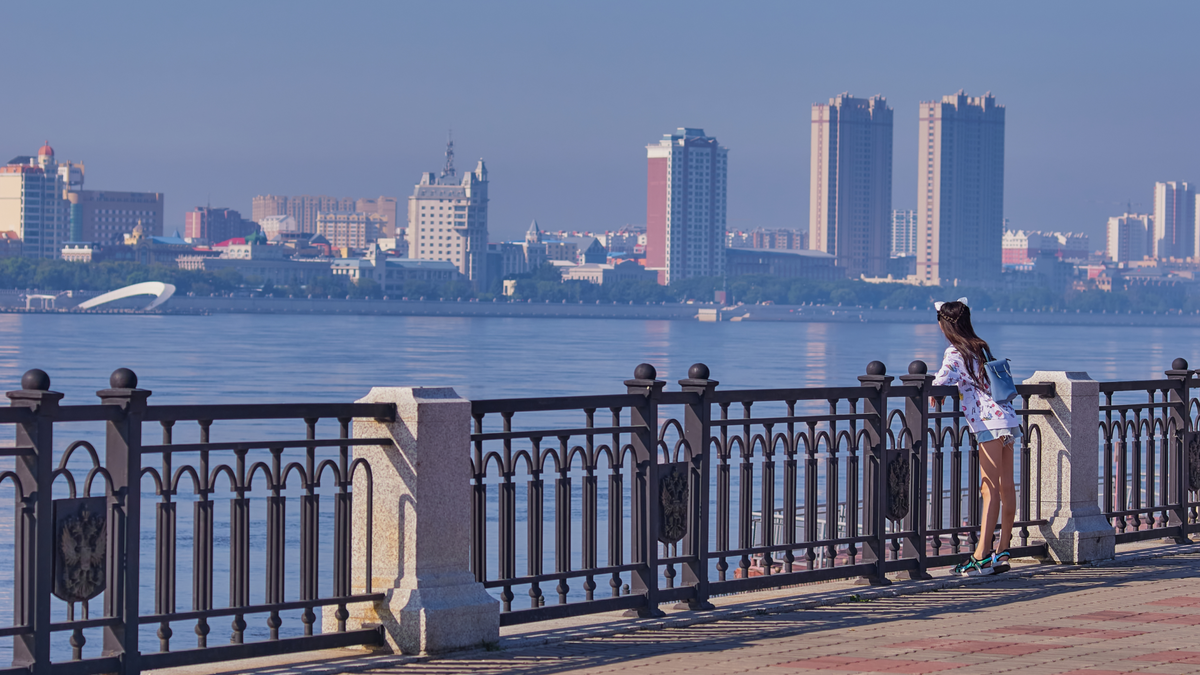 Город на границе с благовещенском. Хэйхэ Благовещенск Хэйхэ. Благовещенск набережная Хэйхэ. Хэйхэ набережная вид на Благовещенск. Хэйхэ Китай и Благовещенск.