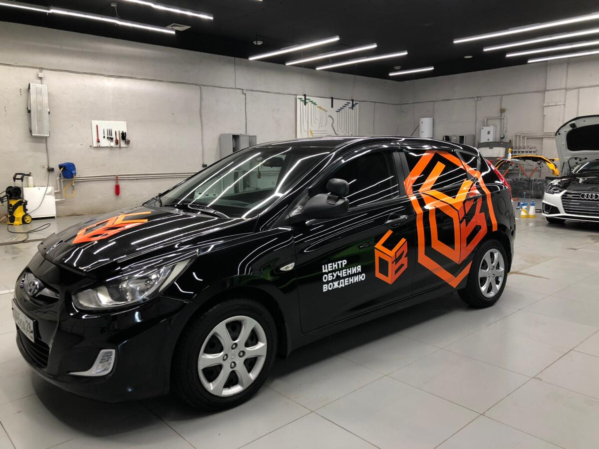 Оформление автомобиля в корпоративном стиле