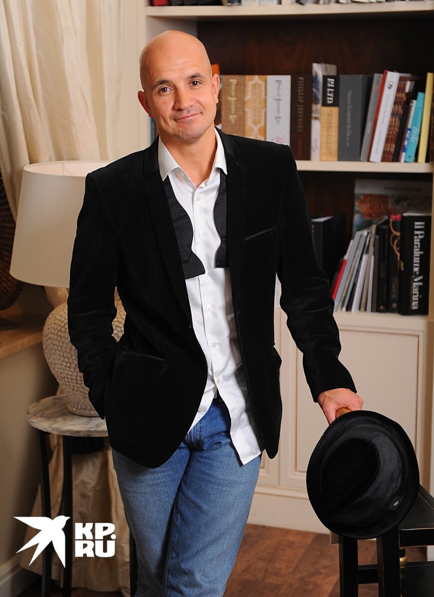     Егор Дружинин собрал команду людей, работающих в сфере шоу-бизнеса, и проводит с ней настоящие сборы Иван ВИСЛОВ