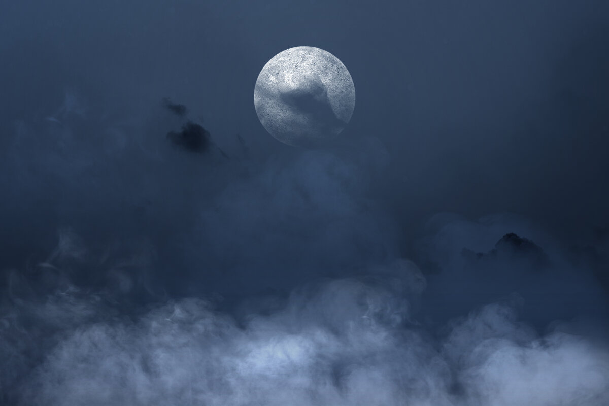 Источник: <a href="https://ru.freepik.com/free-photo/full-moon-with-dark-cloudscapes-on-the-night-halloween-concept_20110514.htm#page=2&query=%D0%BD%D0%BE%D1%87%D1%8C&position=1&from_view=search">Изображение от h9images</a> на Freepik