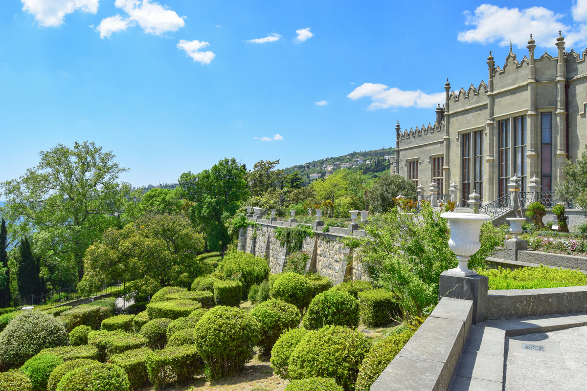 Алупкинский дворец фото в крыму