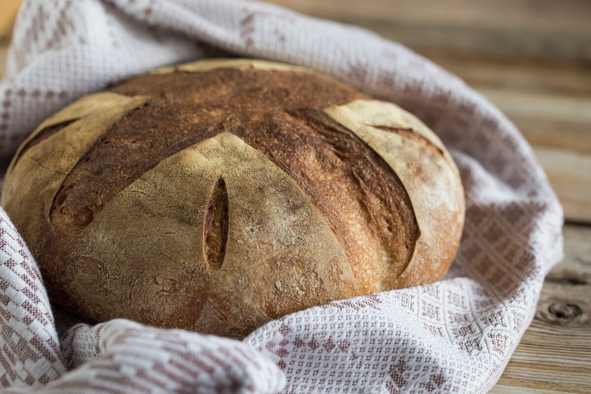 Хлеб татарск. Хлеб. Хлеб каравай. Хлеб на рушнике. Круглый хлеб.