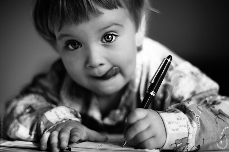 Родителям не стоит надеяться на то, что в школе поставят почерк ребёнку. Сначала важно следить самим.