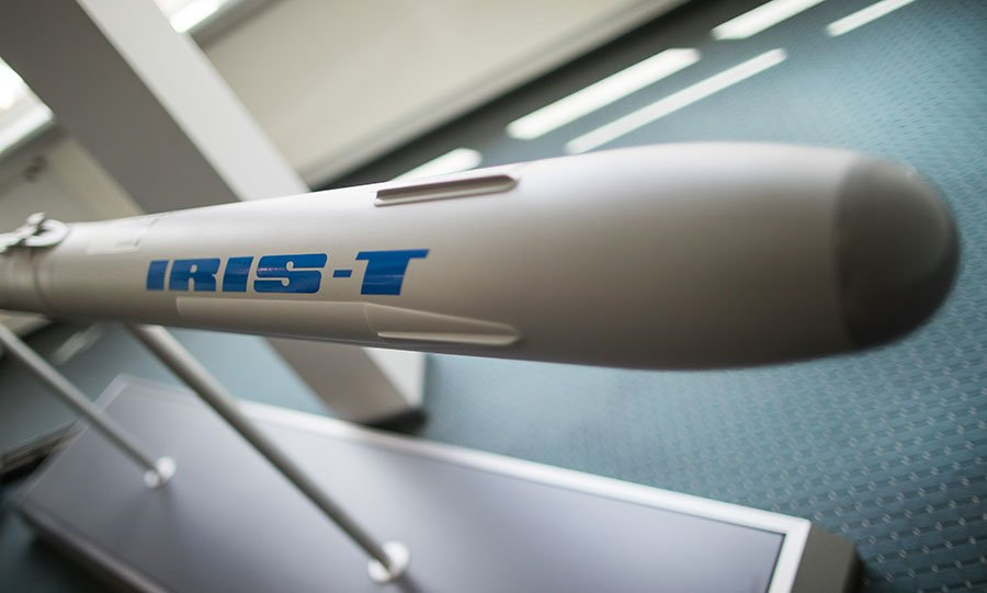 Модель ракеты класса «воздух-воздух» малой дальности Iris-T - Фото: DPA/TASS
