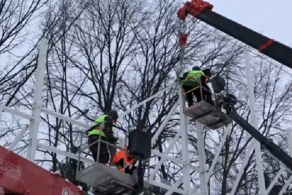     Монтаж праздничного освещения на улицах города должны завершить к 15 декабря.  скриншот