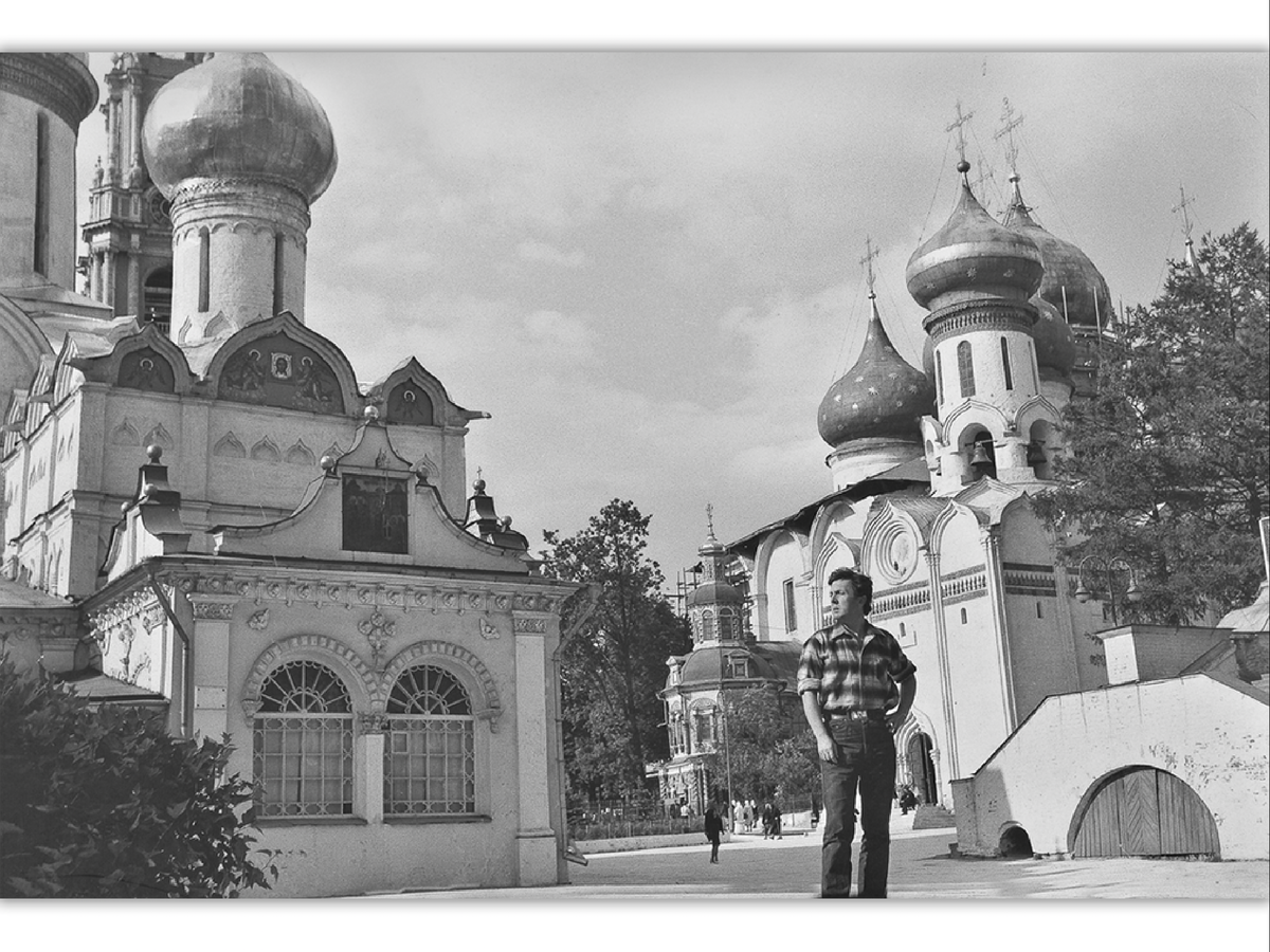 Илья Глазунов в Свято-Троицкой Сергиевой лавре 1967 г. Источник: http://glazunov.ru/
