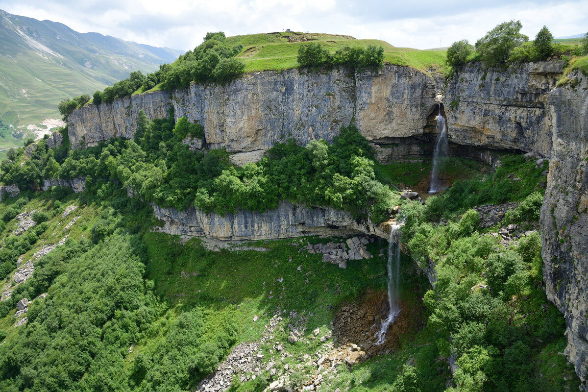 Водопад Хан. Природный экстрим-парк Матлас. Дагестан, Россия / shutterstock