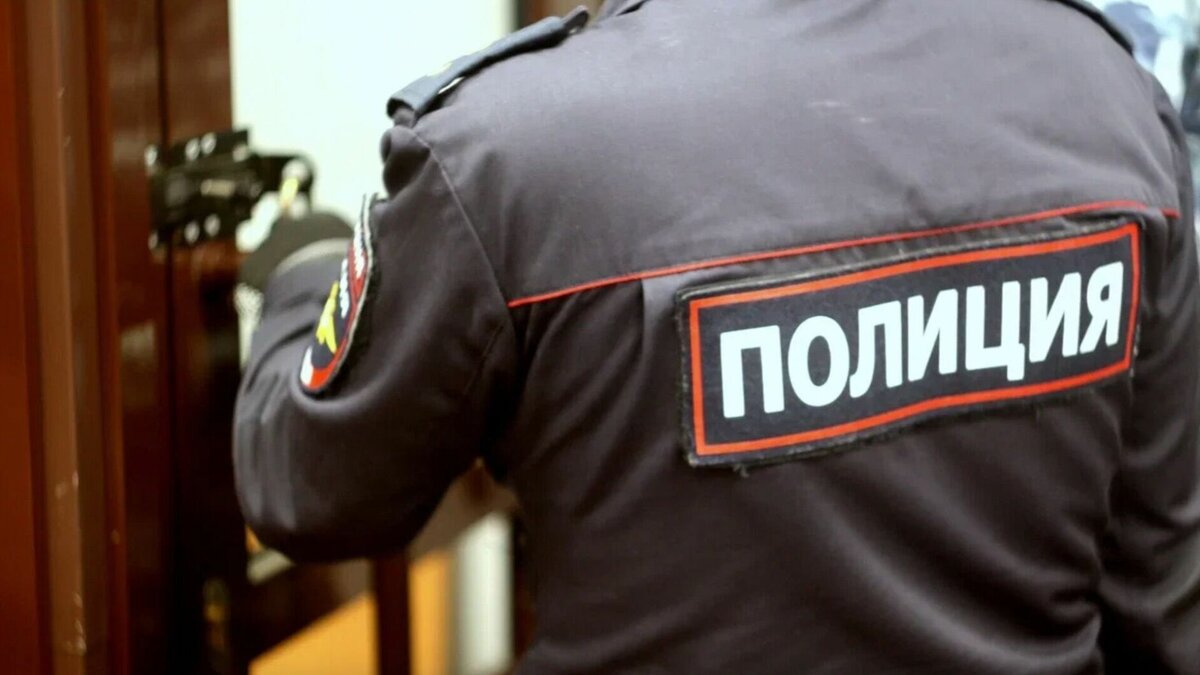     В Татарстане сотрудник полиции купил дом с земельным участком и пять автомобилей. При этом он не смог подтвердить, откуда взял 25 млн на эти цели. Об этом сообщили в пресс-службе прокуратуры РТ.