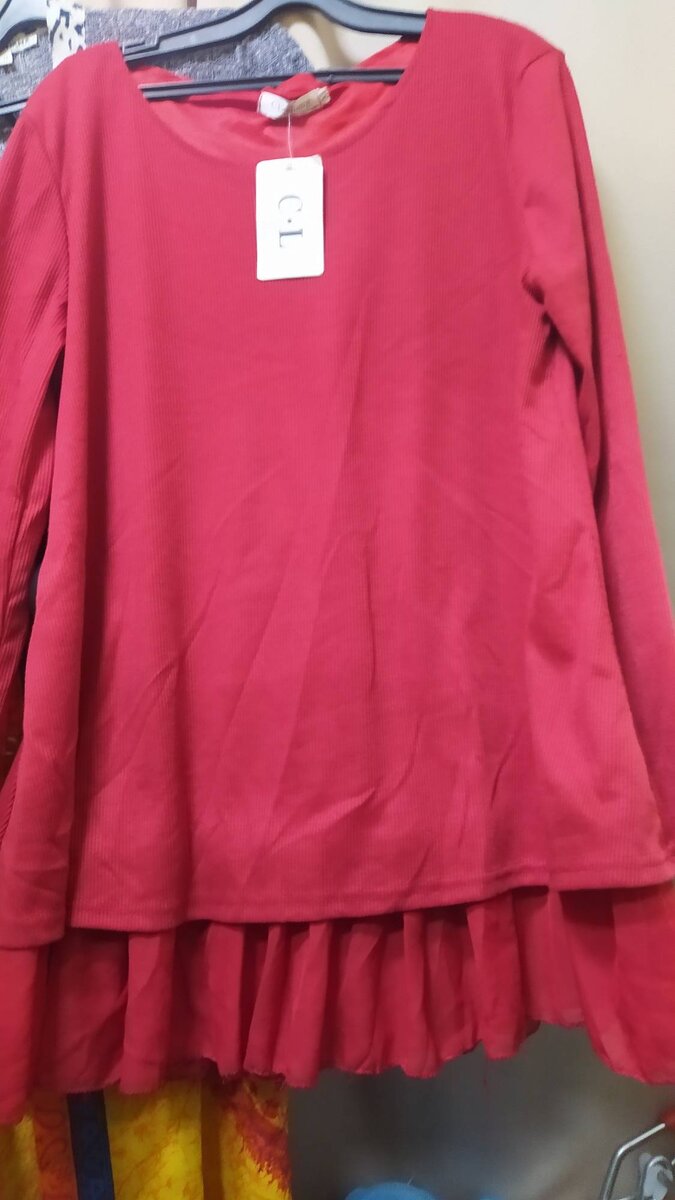 Блузка красная с бантиками на спине, свободного покроя