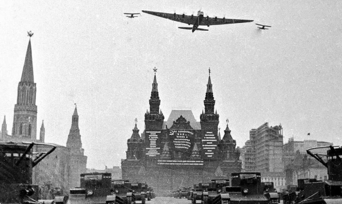 A giant plane over Red Square