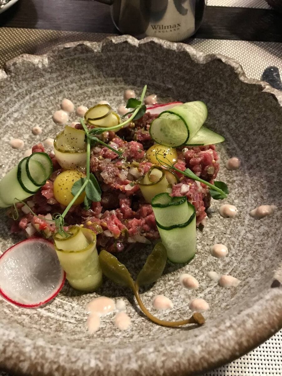 Тар-тар из говядины и луковый суп